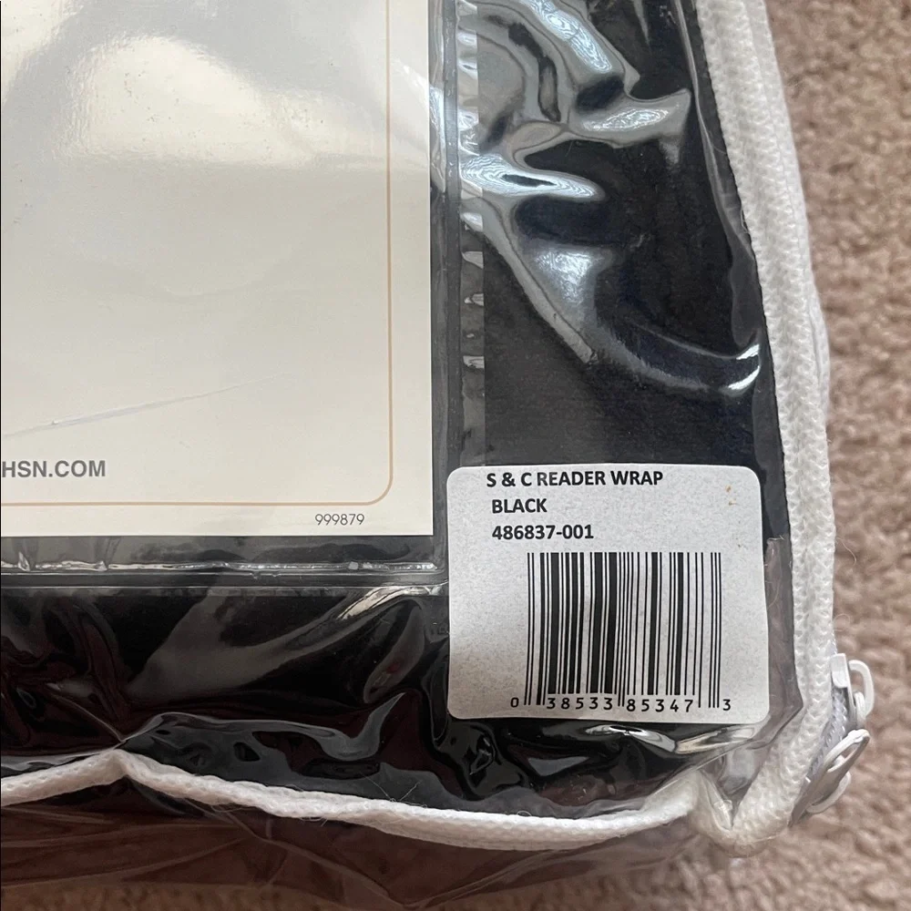 NWT Black Heated Reader’s Wrap with Pockets